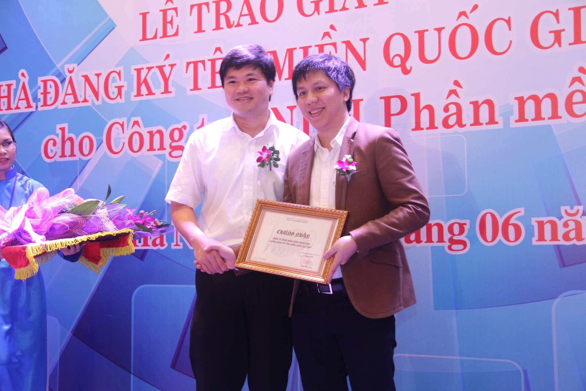 Nhìn lại lịch sử: Dấu mốc Nhân Hòa trở thành Nhà đăng ký tên miền .VN 2013