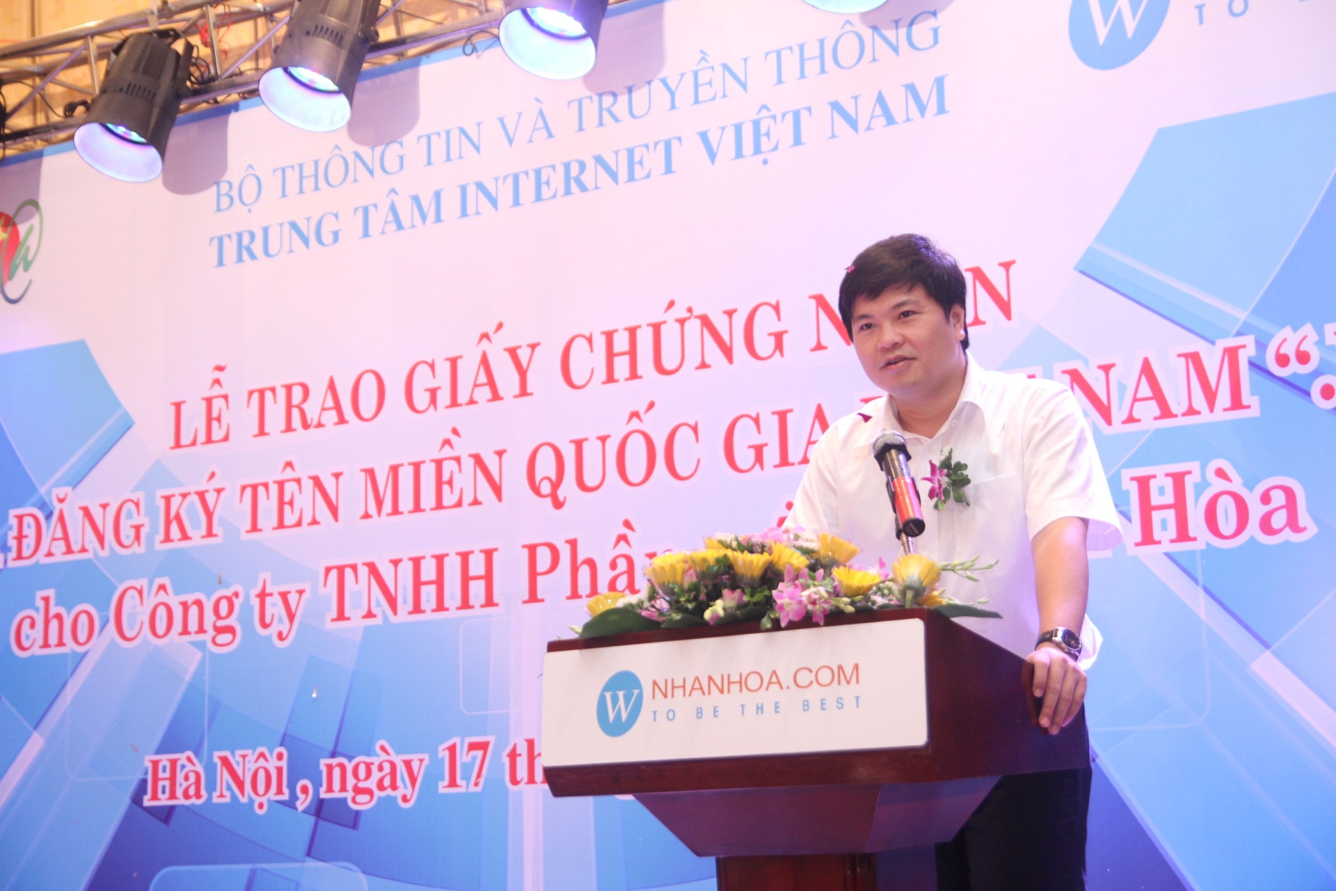Nhìn lại lịch sử: Dấu mốc Nhân Hòa trở thành Nhà đăng ký tên miền .VN 2013